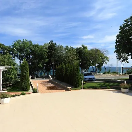 Apartment Bay